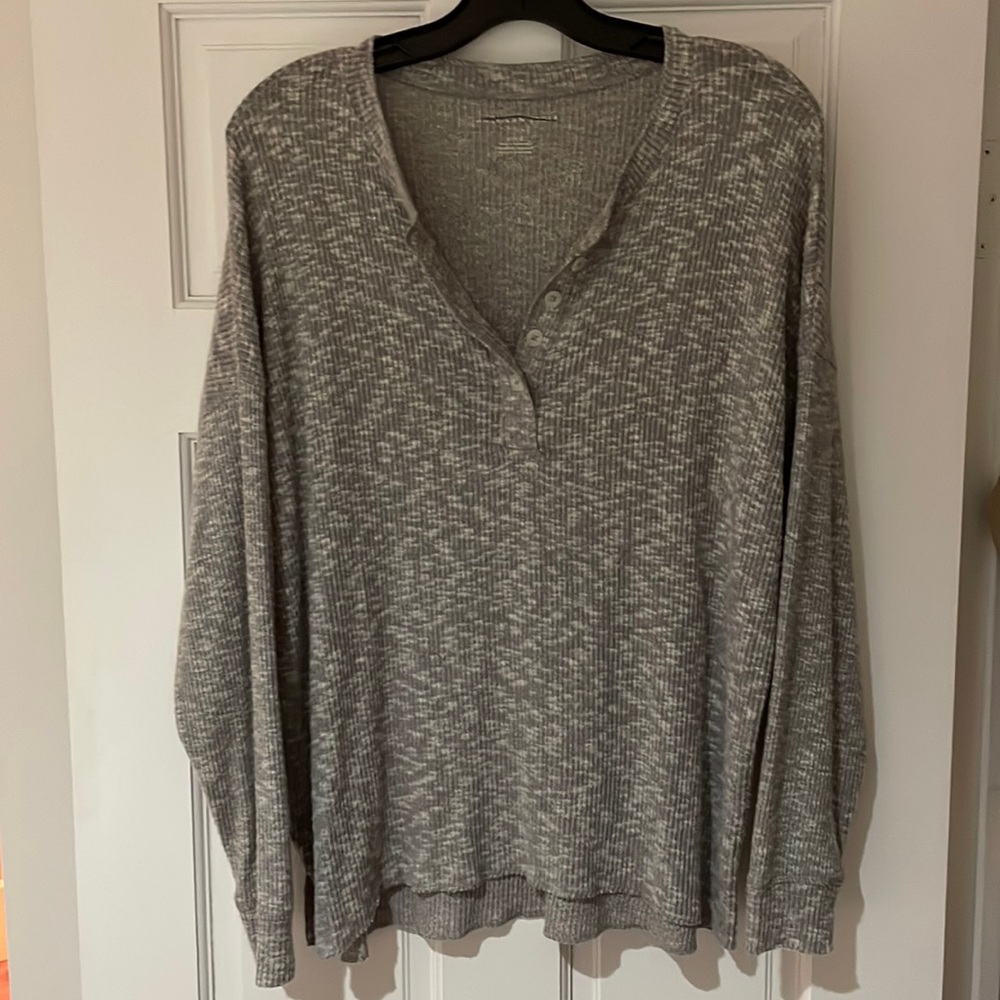 AE Gray/White Button Up Heavy Long Sleeve Tee/ Lightweight sweater in size M